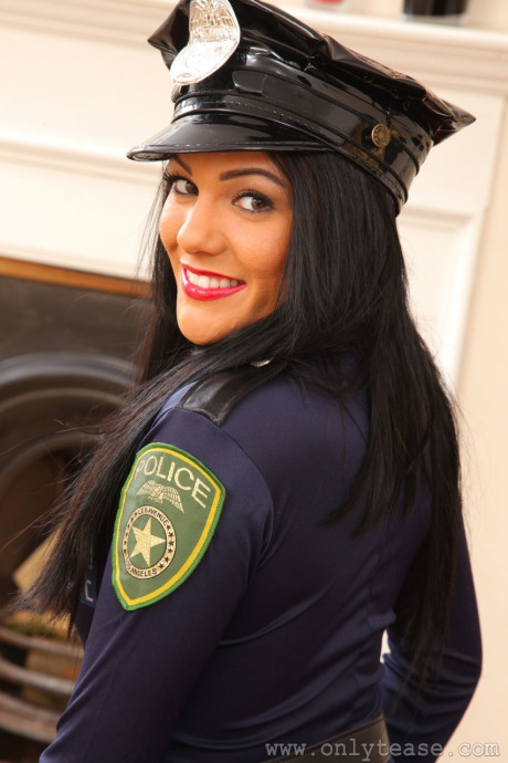 Captivating babe Charelle Marie doffs police uniform to pose in leggings & heels - #1210612