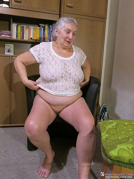 Chubby old lady Waldespina shows off her saggy melons while completely nude - Image 17 of 20  in Non Nude category   featuring Waldespina 