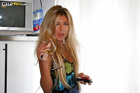 Nasty blondie coed gets her flat belly glazed with jizz after a groupsex - xxx porn gallery #49929 in Teen featuring Victoria Tiffani