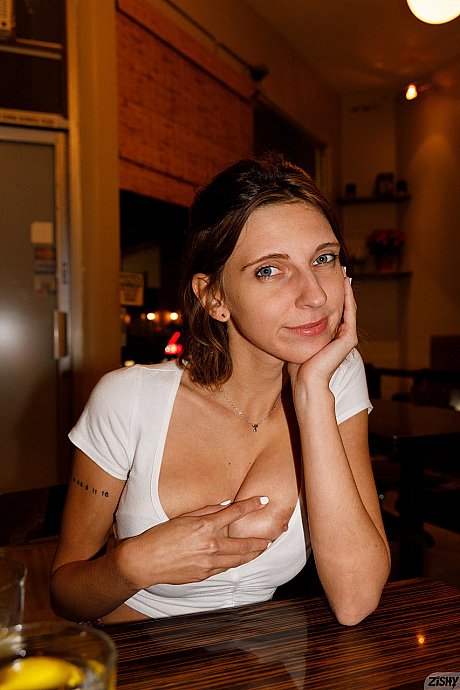 Stunning lovely babe Hopeless Sofrantic shows her hot legs & her natural tits - Image 9 of 12  in Pussy category   featuring Hopeless Sofrantic 