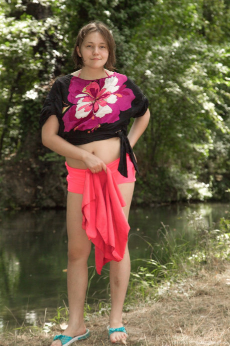 Brunette teen with tiny boobs Clarissa exposes her silky armpits in the woods - #1246585