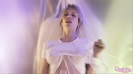 Qwinky starring mellany glow XXX Porn Pics - Image 4 of 12  in Pussy category   featuring mellany glow 