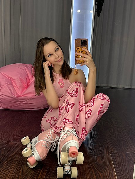 OnlyFans LittleKitty starring Littlekitty naked Gallery - Image 19 of 21  in Model category   featuring Littlekitty69 