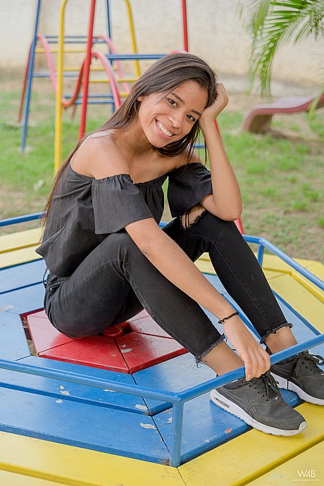 Watch 4 beauty Karin Torres - Image 11 of 20  in Model category   featuring Karin Torres 