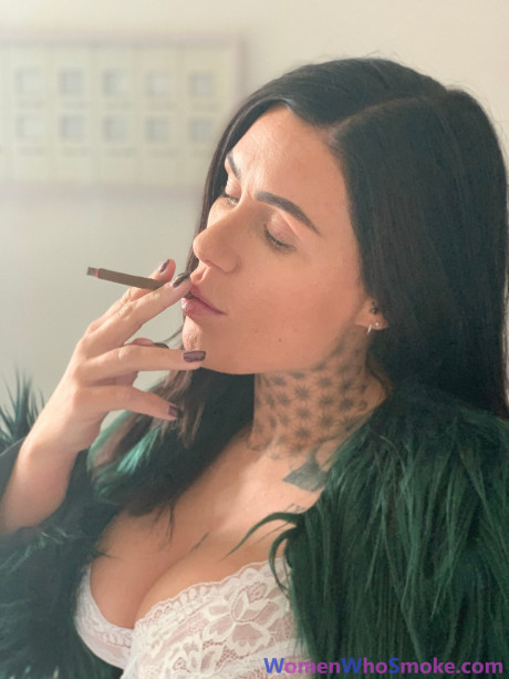Women Who Smoke XXX porn pics