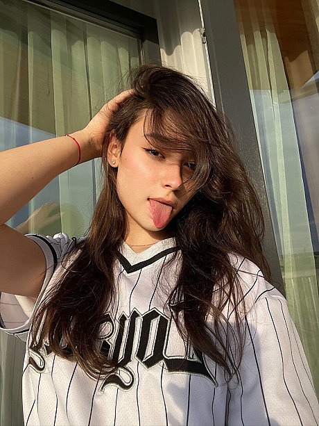 OnlyFans Julia Kiss Sex Pics - Image 12 of 21  in Model category  