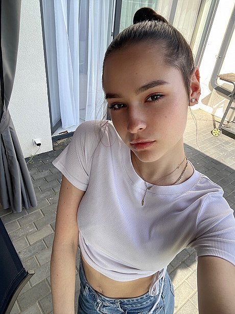 OnlyFans Julia Kiss Sex Pics - Image 19 of 21  in Model category  