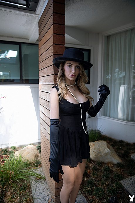 Pretty widow Kimmy Granger strips and shows off her incredible body - Image 1 of 20  in Babe category   featuring Kimmy Granger 