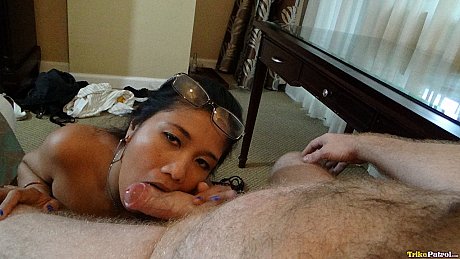 Chinese waitress shows off her natural titties & her shaved vagina in leggings - Gallery #14938