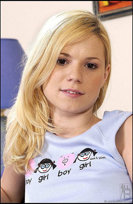 1 By Day featuring Yasmine Gold nude Images - Image 1 of 21  in Masturbation category   featuring Yasmine Gold 