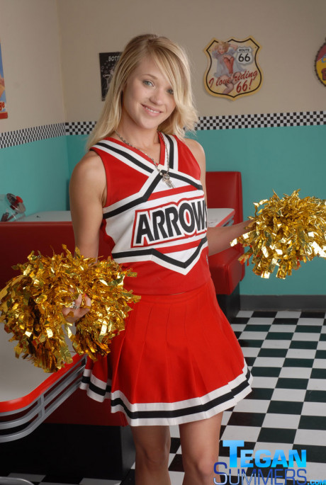 Sweet college yellow-haired Tegan Summers poses in a cheerleader outfit at a diner - #108079