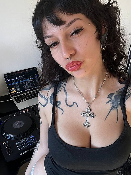 OnlyFans Miss Yazminn starring Miss Yazminn Hot Images - Image 10 of 21  in Amateur category   featuring Miss Yazminn 