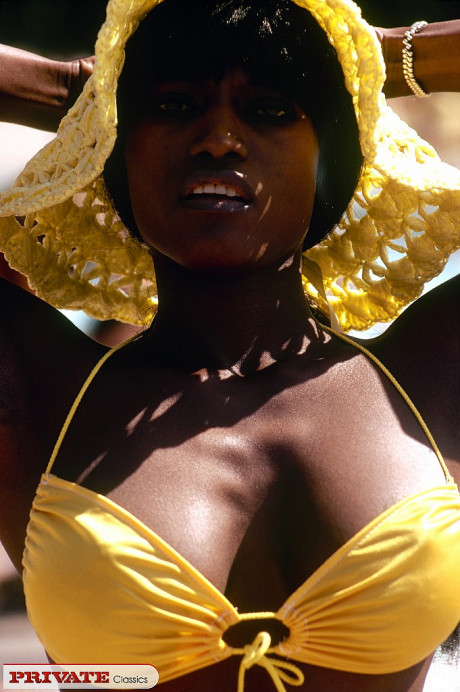 Ebony female in a bikini and sun hat heads into the woods to get undressed - #1093442