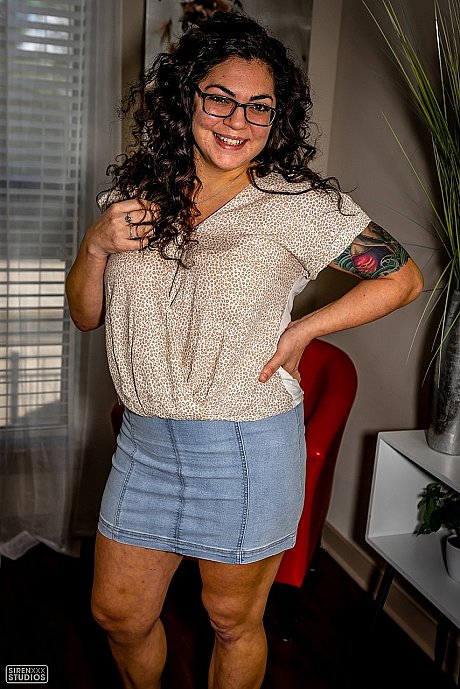 Houston native Shay Howler exposing her natural melons and round booty - Image 2 of 20  in Pussy category   featuring Wayne Siren 