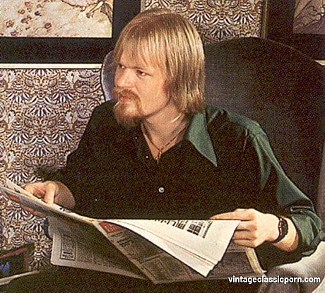 Attractive hoes with bushy pussies share a blondie lover hard schlong in vintage action - Image 2 of 10  in Hairy category  