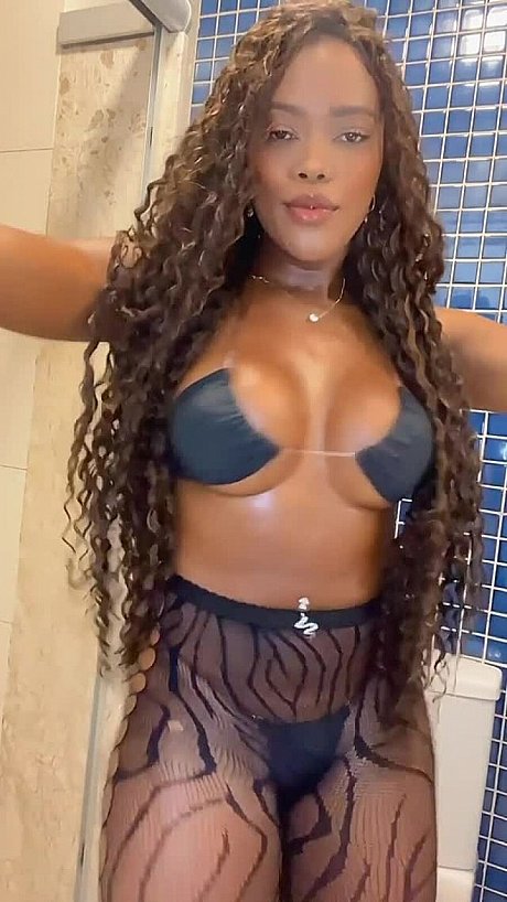 Amateur hispanic Luana exposes her incredible curves in her undies - Image 2 of 11  in Babe category   featuring Luana Couto 