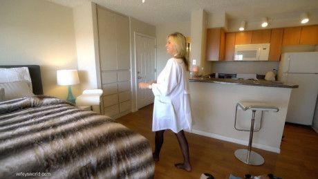 Middle aged housewife Sandra Otterson jerks off man cock for facial sperm - #1319525