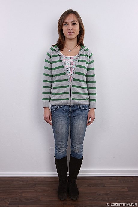 Amateur whore gf girl Julie goes from fully clothed to standing undressed just like that - Image 2 of 15  in Amateur category   featuring Julie 