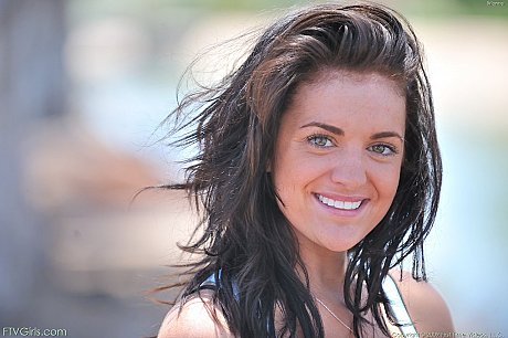 Fit amateur babe Brianne strips & shows her booty & muff in public while jogging - Gallery #43563