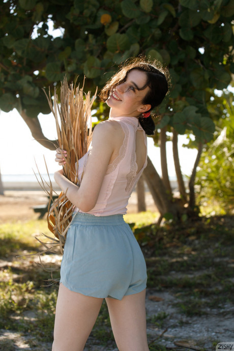 Brunette Ukrainian teenie Giulia Wylde exposes her saggy natural melons - #797228