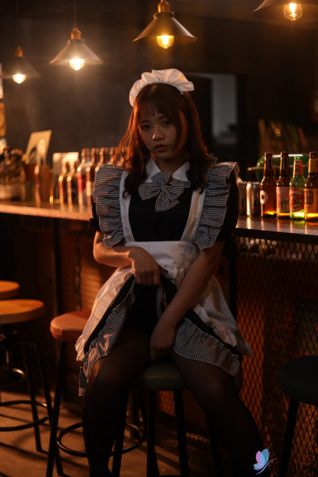 Nasty oriental maid Wen Ruixin rides a stranger she just met at the coffee shop - #1050770