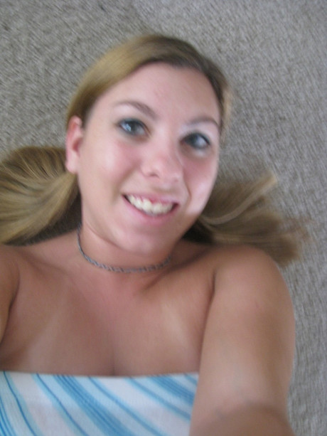 Bored amateur teenie Nikki Morgan gets unclothed & takes selfies of her gigantic titties - #1018154