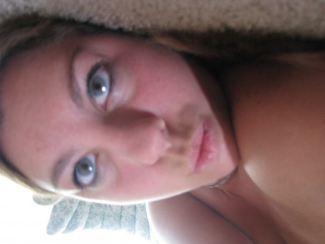 Bored amateur teenie Nikki Morgan gets unclothed & takes selfies of her gigantic titties - #1018157