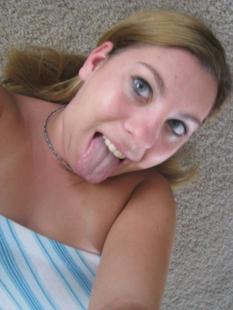Bored amateur teenie Nikki Morgan gets unclothed & takes selfies of her gigantic titties - #1018158