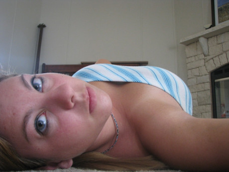 Bored amateur teenie Nikki Morgan gets unclothed & takes selfies of her gigantic titties - #1018159