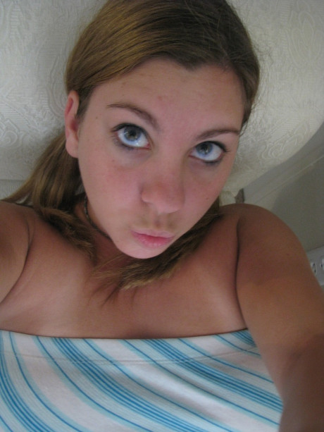 Bored amateur teenie Nikki Morgan gets unclothed & takes selfies of her gigantic titties - #1018165