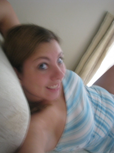 Bored amateur teenie Nikki Morgan gets unclothed & takes selfies of her gigantic titties - #1018166