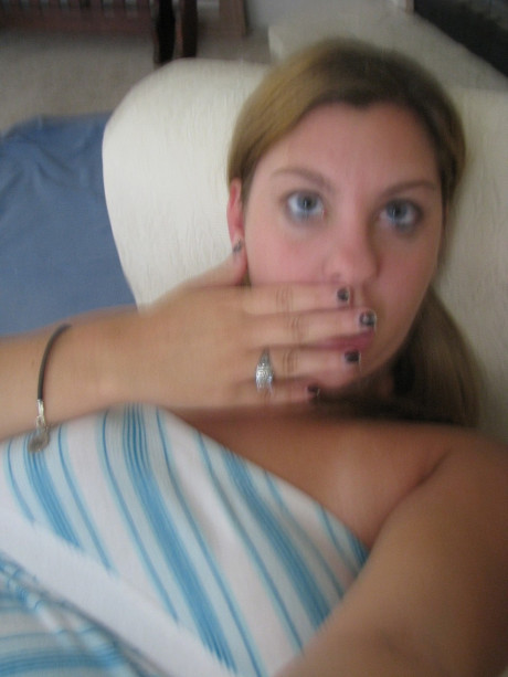 Bored amateur teenie Nikki Morgan gets unclothed & takes selfies of her gigantic titties - #1018167