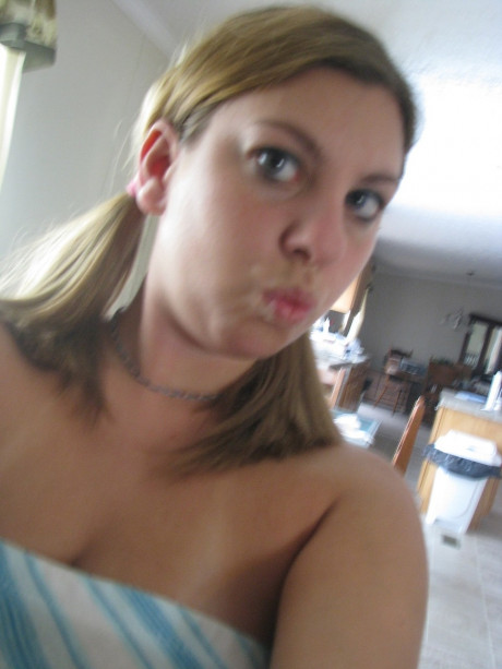 Bored amateur teenie Nikki Morgan gets unclothed & takes selfies of her gigantic titties #55350