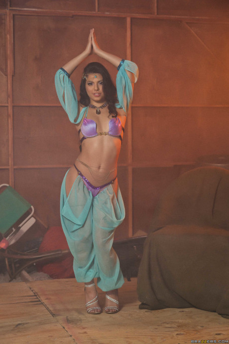 Ravishing pornstar Gina Valentina flaunting her glorious ass in a hot strip - #784963