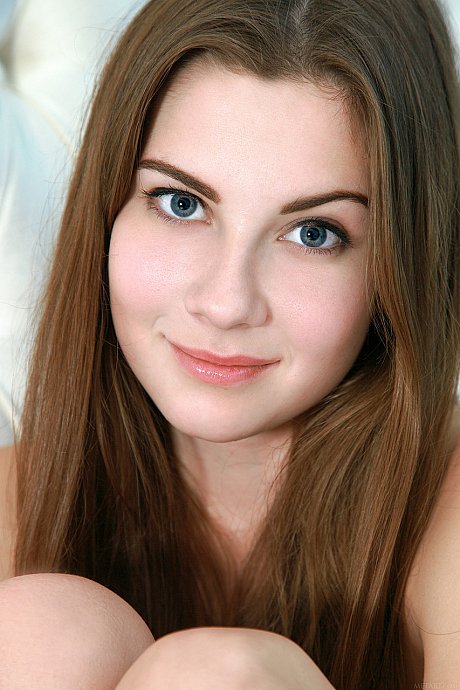 Amateur whore gf woman Marta E puts her gorgeous breasts and nipples on display - Image 17 of 20  in Teen category   featuring Marta E 