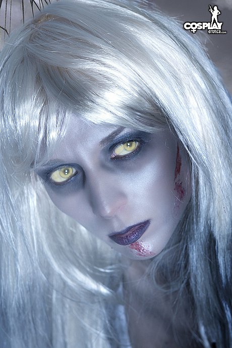 Solo model exposes her boobs and butt while wearing Left 4 Dead cosplay attire - Gallery #13226
