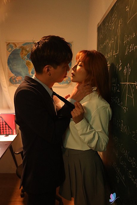 Redheaded oriental schoolgirl Jinbaona seduces and rides her teacher - Gallery #21255