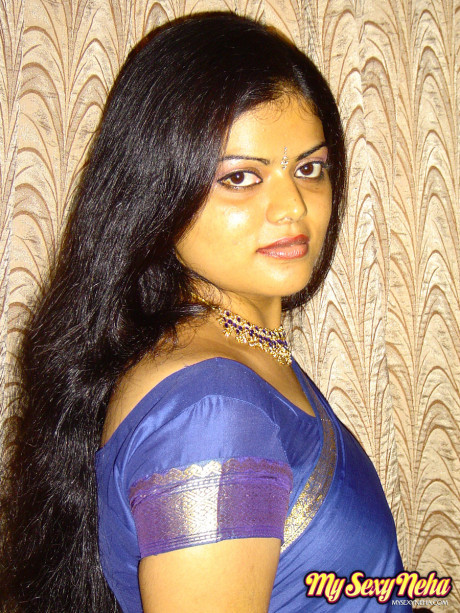 Ravishing sexy Indian girl girlfriend lady sets her natural breasts free of traditional clothing - #185922