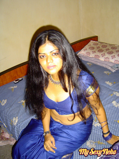 Ravishing sexy Indian girl girlfriend lady sets her natural breasts free of traditional clothing - #185926