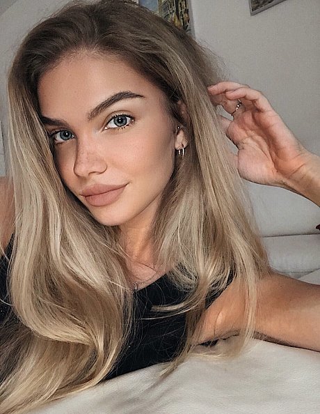 Pretty OnlyFans cam model shows off her beautiful thin body in bikinis - Image 15 of 20  in Babe category  