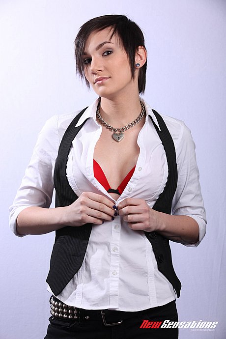 Horny lesbians Chloe Lynn and Nikki Hearts kiss before scissoring each other - Image 4 of 21  in Lesbian category   featuring Nikki Hearts, Chloe Lynn 