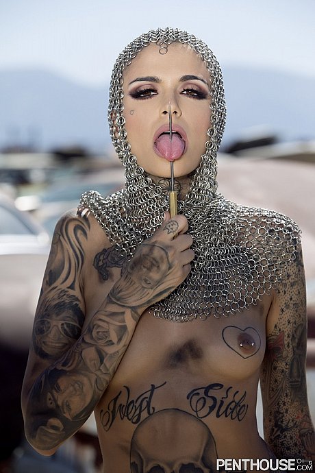 Bald inked babe Leigh Raven flaunts her small titties and poses undressed outdoors - Gallery #21486