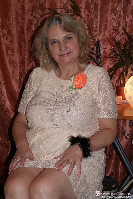 Amateur grandma Helga strips undressed & shows her humongous saggy boobies & bushy holes - Image 1 of 20  in Pussy category   featuring Helga 