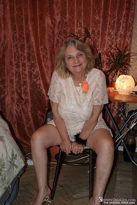 Amateur grandma Helga strips undressed & shows her humongous saggy boobies & bushy holes - Image 2 of 20  in Pussy category   featuring Helga 