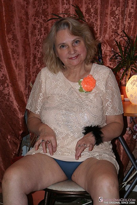 Amateur grandma Helga strips undressed & shows her humongous saggy boobies & bushy holes - Image 3 of 20  in Pussy category   featuring Helga 