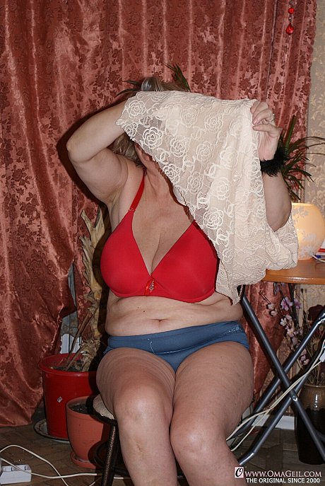 Amateur grandma Helga strips undressed & shows her humongous saggy boobies & bushy holes - Image 5 of 20  in Pussy category   featuring Helga 