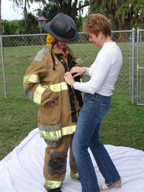 Busty lesbian firefighter Dee rides a short-haired girl chick in public - #1360909