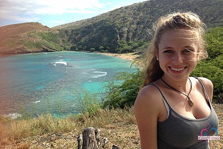 Amateur girlfriend Taylor Whyte poses in a tight shirt & shorts by the sea - Gallery #15945