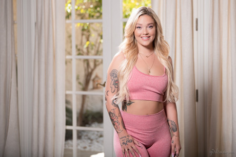 Three monstrous bottomed females do yoga in their workout clothes - #1242720