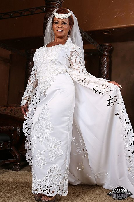 Muscled black bride Angela reveals her great titties and plays with a sex toy